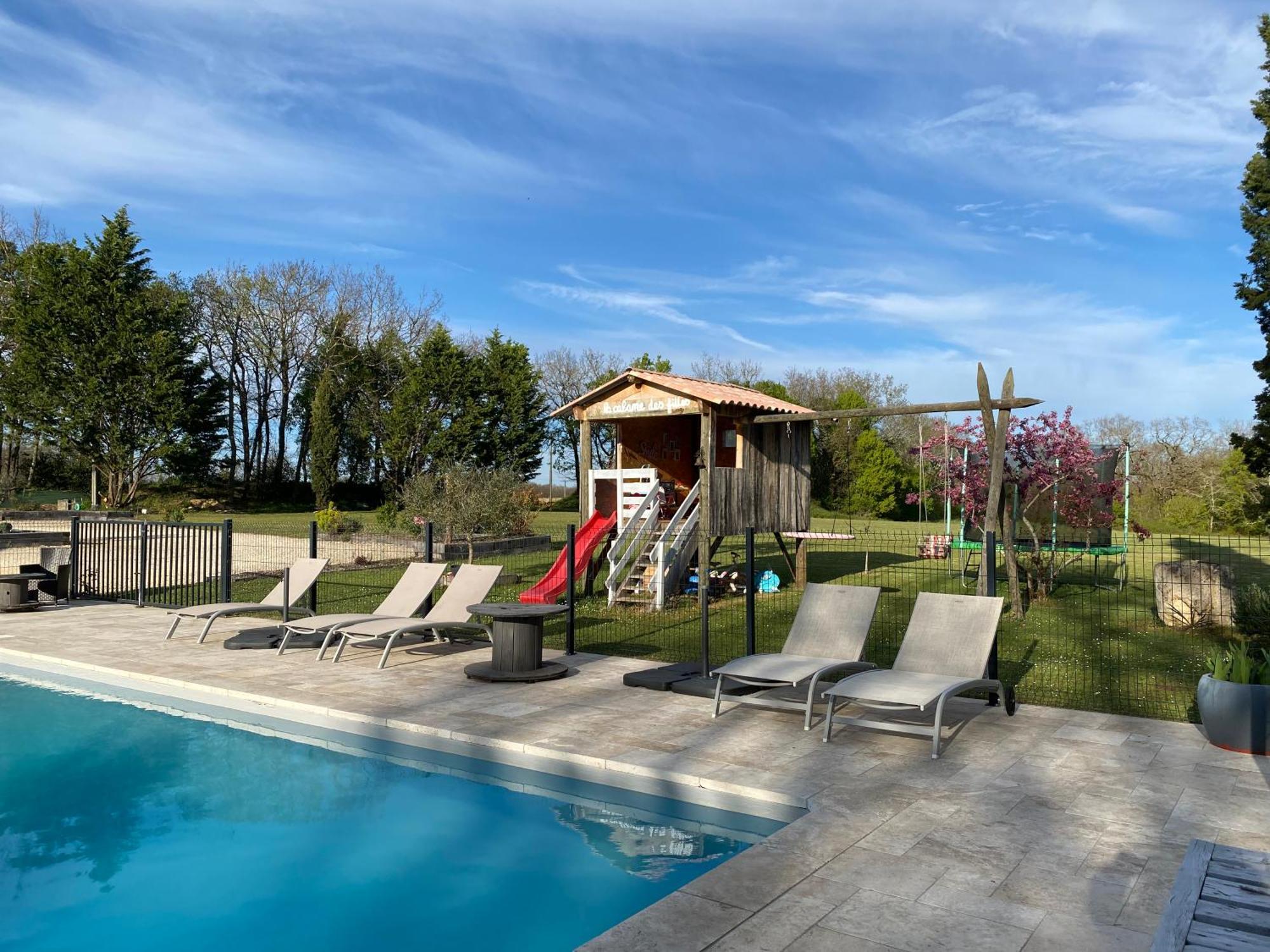 Отель Coulonges Savignac-sur-Leyze Экстерьер фото